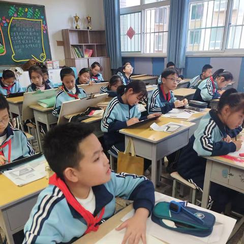 黑白线条里的童趣时光——二小学素描社团圆满结课