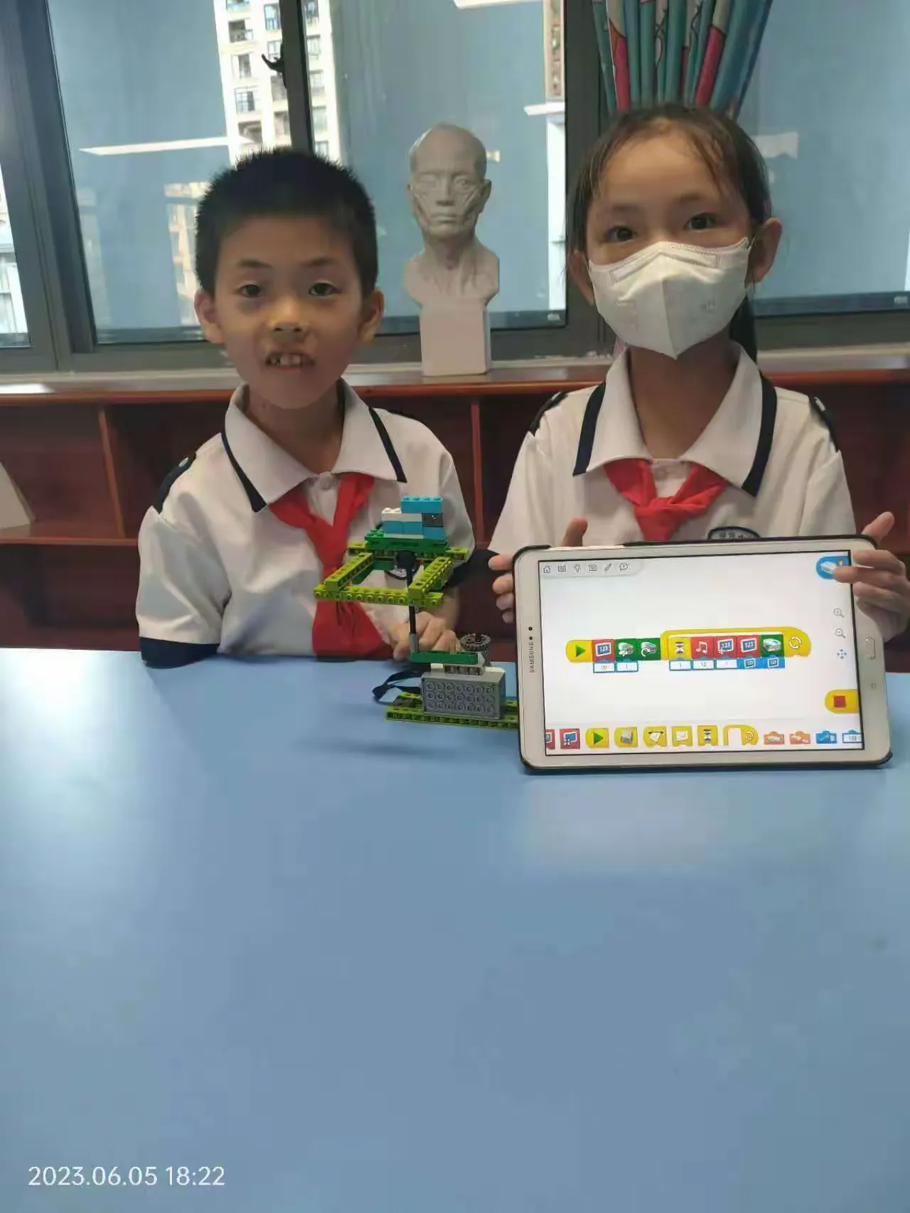 简篇-缤纷课程添活力 花样童年绽光彩——海口市琼山区椰博小学2024年春季“课程超市”开启啦