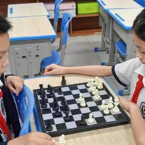 红城湖学校特色兴趣班——《国际象棋》 《围棋》开始招生啦