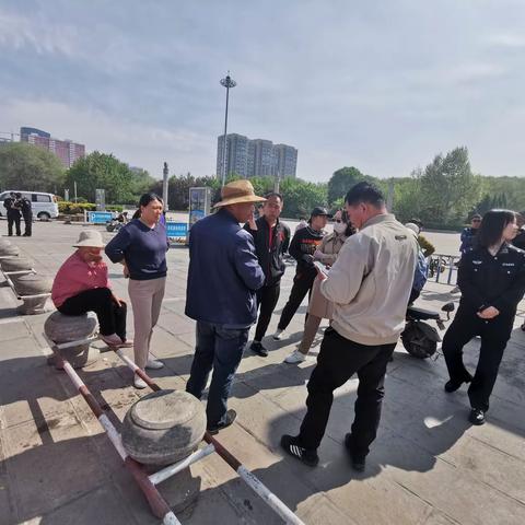 英雄南路街道解放东社区开展“五一安全检查，确保一方平安”安全生产排查工作