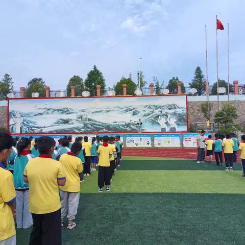 淅川县第八小学 ﻿开展“感恩”主题系列教育活动