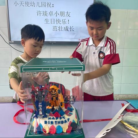 祝：小天使幼儿园知新班琰卓宝贝生日快乐🎂