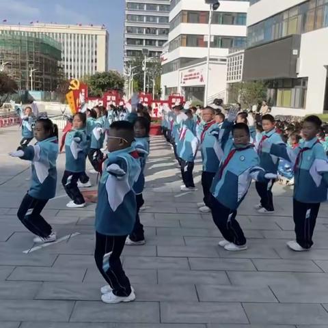 少年当自强不息，磨练从小开始｜2023年10月10日高新六小二三班广播体操