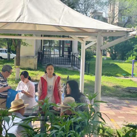 网格员暖心护送低血糖老人，点滴善举传递社区温情