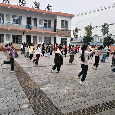 毛堂乡张营小学快乐星期三社团活动：让成长更精彩