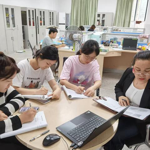 集体研磨，备出精彩——快活岭小学语文组集备