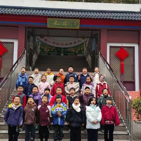 一笔一画，开启墨香之旅——信丰县第一小学一年级硬笔书法1班结业回顾