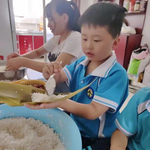 关爱学生幸福成长-肥乡区明德小学端午节孝心作业