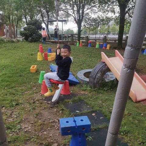 基于幼儿体适能发展的运动项目开发与实践研究之野趣部落——小滑索，大乐趣