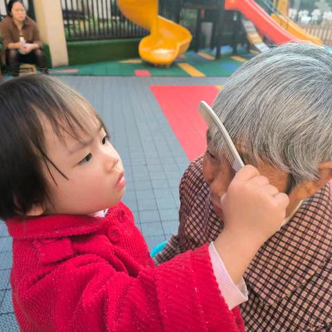 幼儿园重阳节主题活动:"童心敬老，爱在中幼”