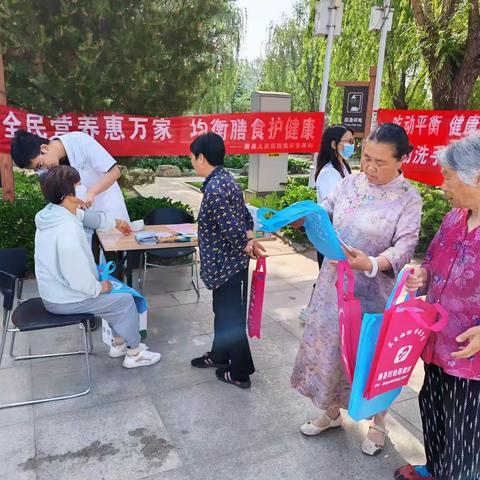 倡导吃动平衡 共促健康体重 唐县人民医院 开展“全民营养周”活动