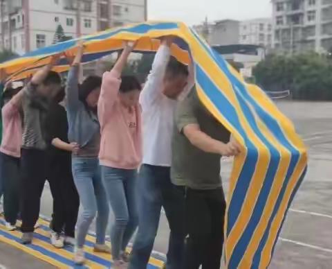 路桥希望小学校工会组织全体职工开展趣味运动会训练