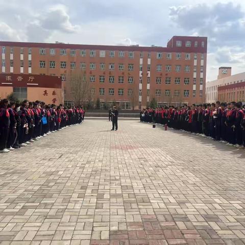 以“演”筑防，以“练”护航——集宁区第六中学开展消防演练活动