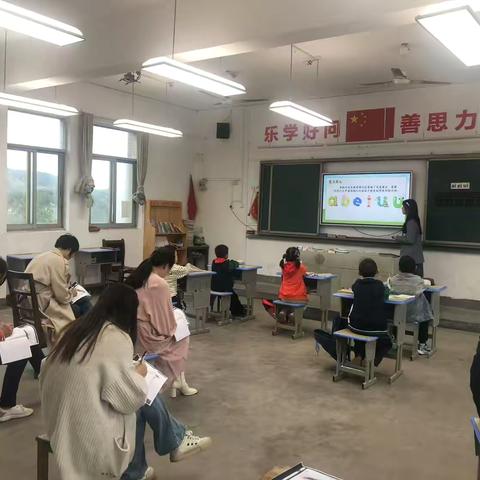 灵动拼音     趣味课堂——白杨小学“ai ei ui ”公开课活动