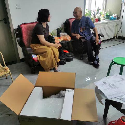 【高陵区退役军人事务局】 情暖老兵  与爱同行 ——高陵区为功臣模范老兵送去适老化慰问物资