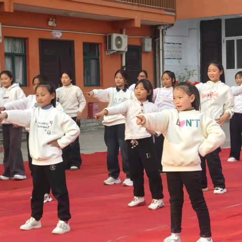 辞旧迎新展风采 艺体融合育新人