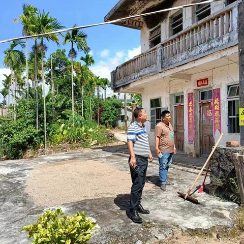 镇领导深入东兴居指导自建房安全专项整治工作