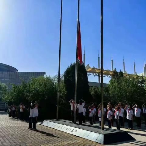 巧穿五彩绳，端午送安康 ——达拉特旗第九小学七色花中队