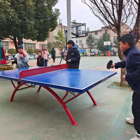 板桥街道西边完小乒乓球“王中王”争霸赛