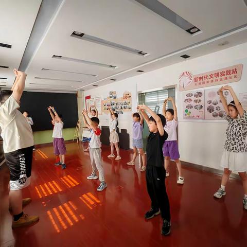 【非遗进社区】 大观园街道纬五路社区开展青少年“益趣”非遗课堂之八段锦文化体验系列课