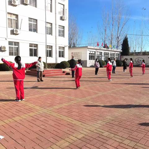 童心跳动  绳采飞扬  —东赵各庄镇南辛小学开展一分钟跳绳比赛活动