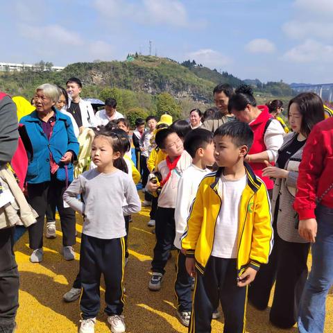 铜仁市文笔小学“童心筑童梦·亲子伴成长”百花渡亲子研学