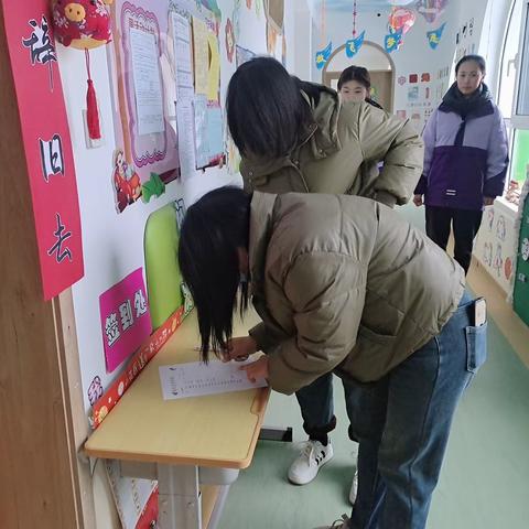 以爱之名、携手同行。                            南苑小太阳幼儿园大班学期末汇报活动