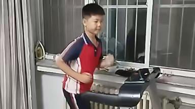 预防疾病，锻炼身体，燃烧你的卡路里——邹平市梁邹小学启航班秋季体育锻炼活动