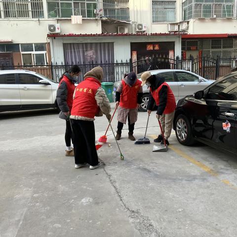 翟庄街道纺织路社区开展周五清洁家园志愿服务活动