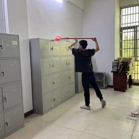 干干净净过大年，财务部开展节前大扫除活动