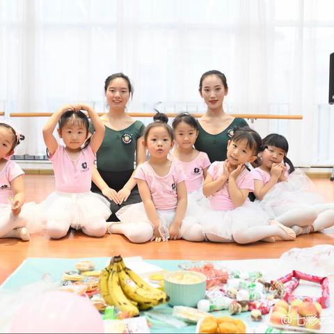 金地萌宝三班学期总结