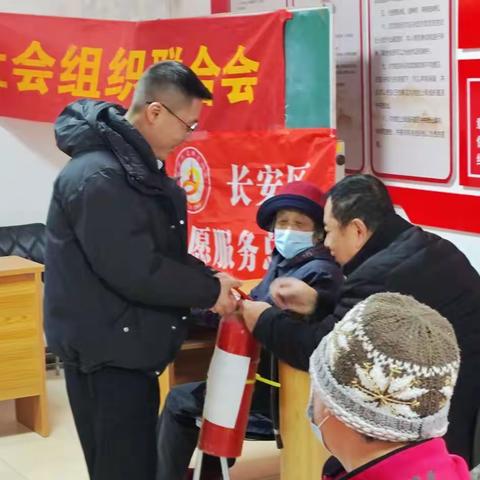 普及消防急救知识创建平安社区