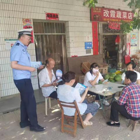 金台交警进硖石镇开展交通安全宣传