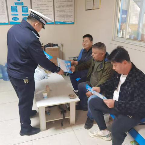 金台交警进企业开展交通安全宣传