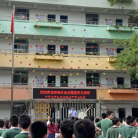 以“演”筑防    护“幼”成长， 广润门派出所指导辖区校园组织防持刀伤害演练