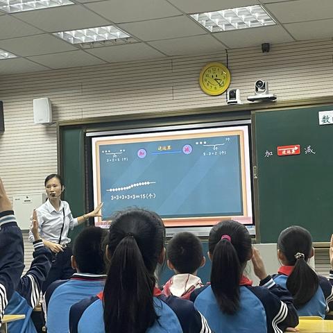 信丰县小学数学第一期高级研修班开展线下研讨活动