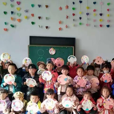 【庄浪】“热辣女神，滚烫人生”——庄浪县大庄中心幼儿园开展感恩老师美工主题活动