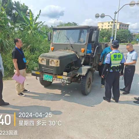 万宁市“警农”联合开展“五一”节前农机道路交通安全整治行动