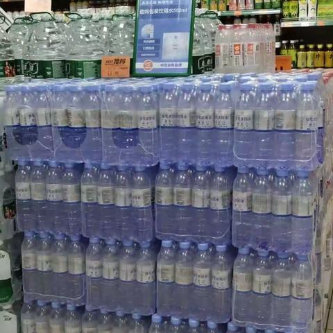 民意中百仓储烟酒区自有品牌陈列