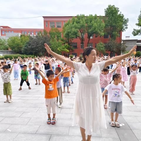 家校协力 共育良才 ——蒋家堰镇中心小学一年级新生家长会