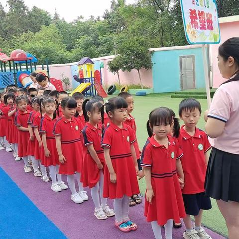 幼小衔接，我们在行动——佳艺幼儿园参观小学活动。