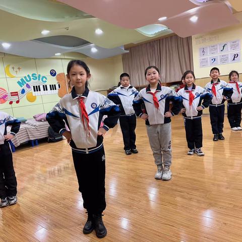 “阳光自信，快乐主持”西安浐灞龙湖小学2023-2024学年度第一学期小主持人兴趣班总结