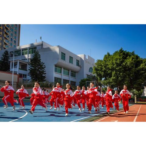 以赛问道促成长，砥砺青春绽芳华一阳江市江城第十小学“绿美杯”教学比武活动