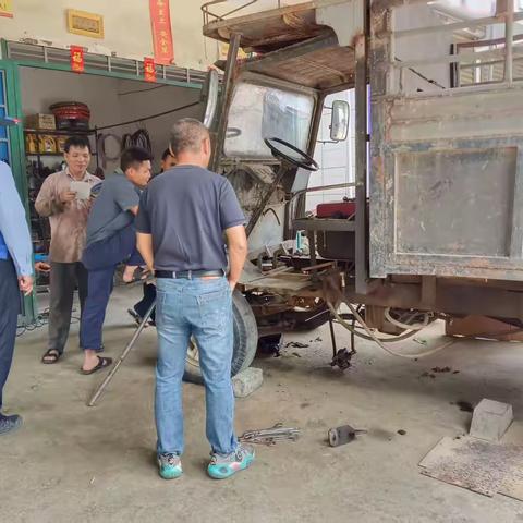 保亭县农机中心开展警农联合农用车专项整治行动