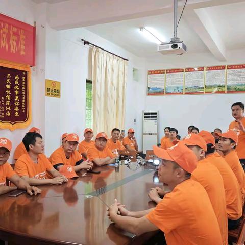 2025年保亭农机中心举办安全生产宣传咨询日活动暨“植保无人机”培训班