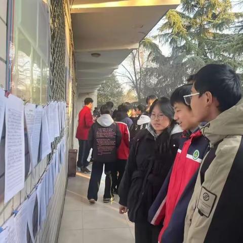 以笔写劳 以文育人——郑州市中原区回民中学开展劳动主题作文展示活动