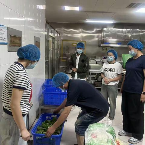 开放食堂 安心“食光”——郑州市中原区回民中学开展5月份家长代表进食堂活动