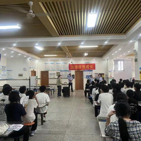 法治进校园 安全伴成长——郑州市中原区回民中学“法治进校园”专题教育活动