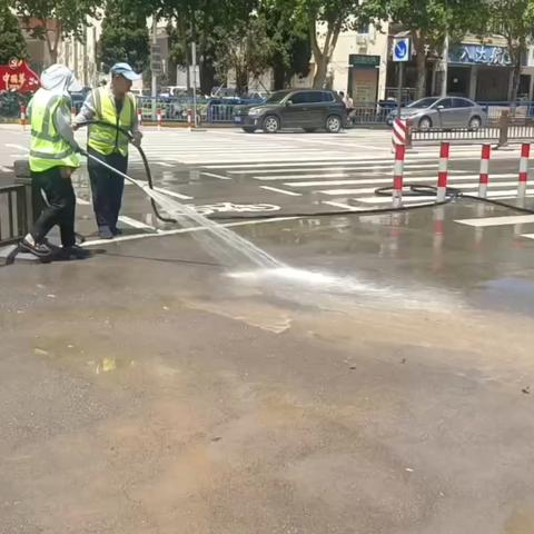 做雨中的守护者，雨后的暖心人