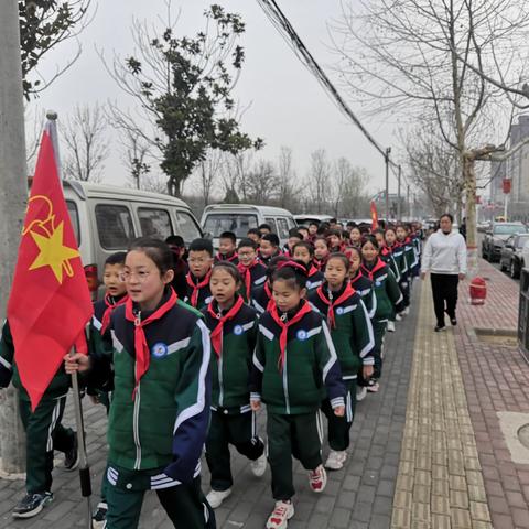 致敬“火焰蓝” 消防安全记心间 ——陕州区神力路小学走进区消防救援大队开展实践活动